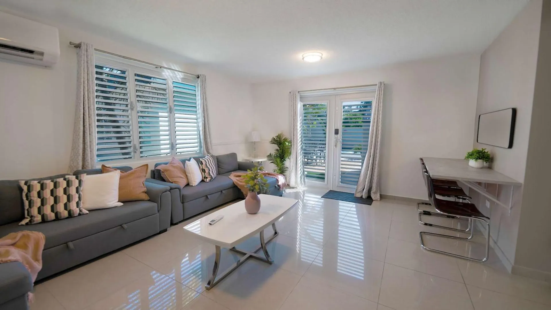 Holiday home Private 7 Villa Complex With 16 Bedroom Pool & Jacuzzi Dorado